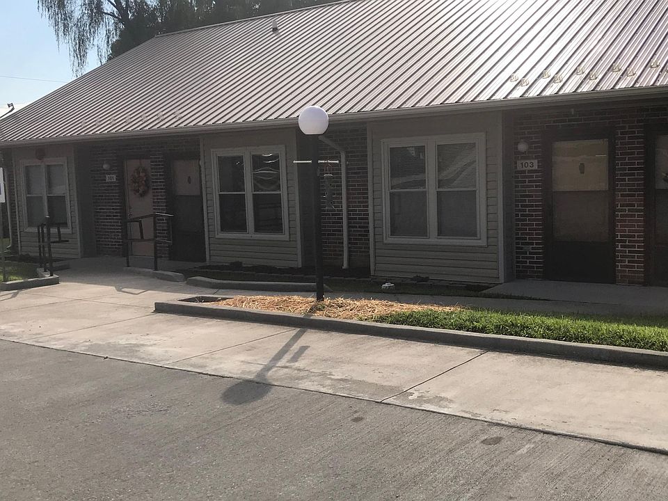 2nd image of 920 Regency Ln