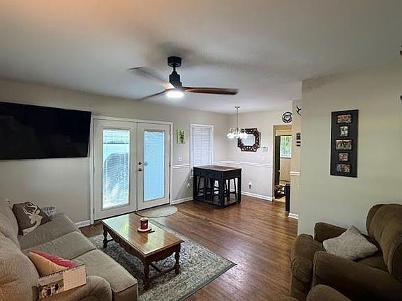 3rd image of 128 Sharp St