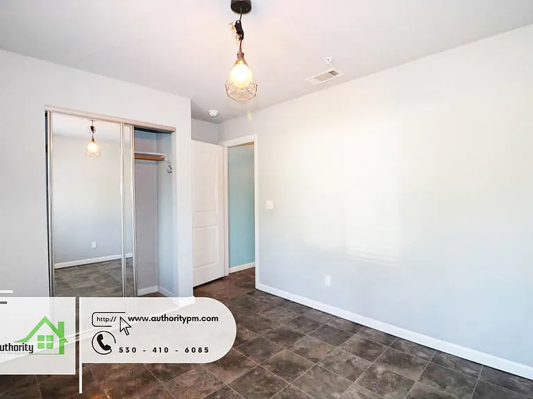 1417 Montana Ave — Photo 24