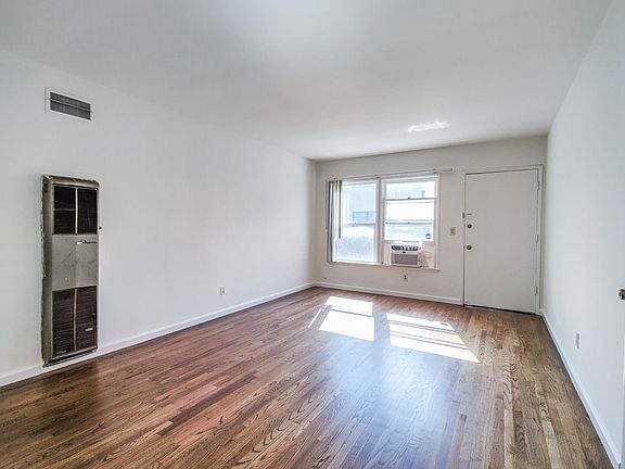 5th image of 12243 Vanowen St APT A