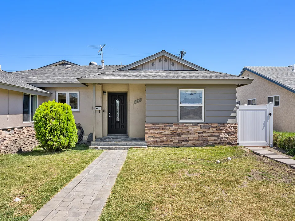 1325 W Ash Ave