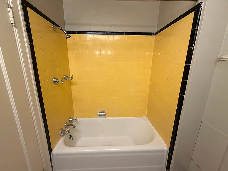 Eden Square Apartments — Photo 46