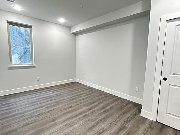 4th image of 1108 W Dauphin St #203
