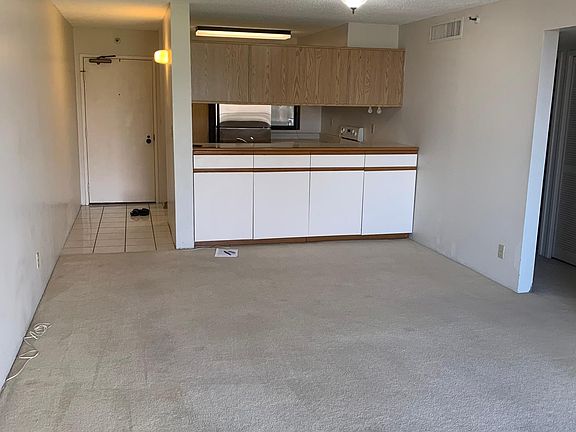 3rd image of 990 Ala Nanala St APT 14D