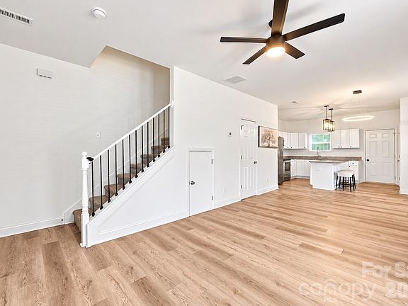 3rd image of 103 Pleasant Hill St