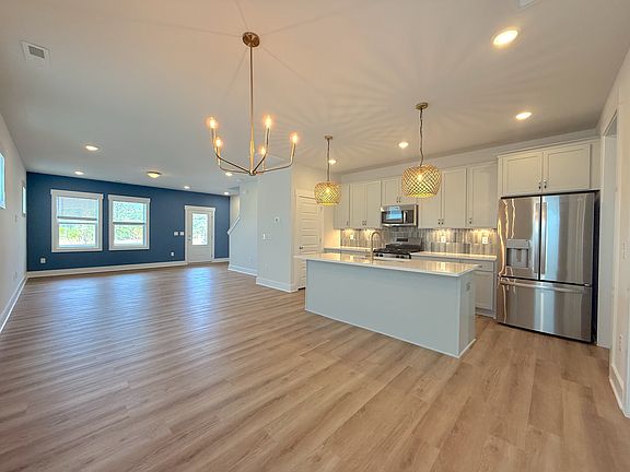 4th image of 942 Allen Park Dr