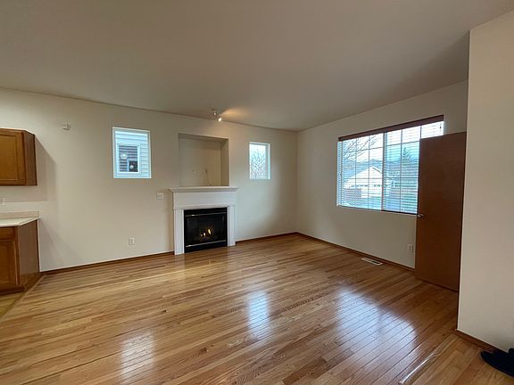 3rd image of 3010 Huntington St