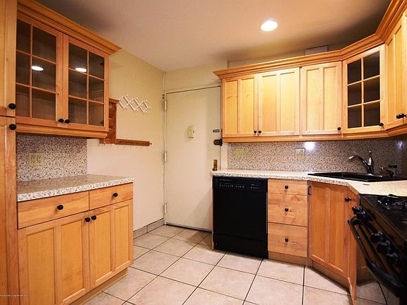 4th image of 175 Zoe St APT 1E