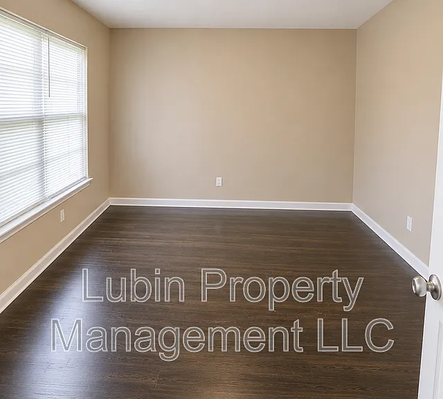 583 Moccasin Dr — Photo 3