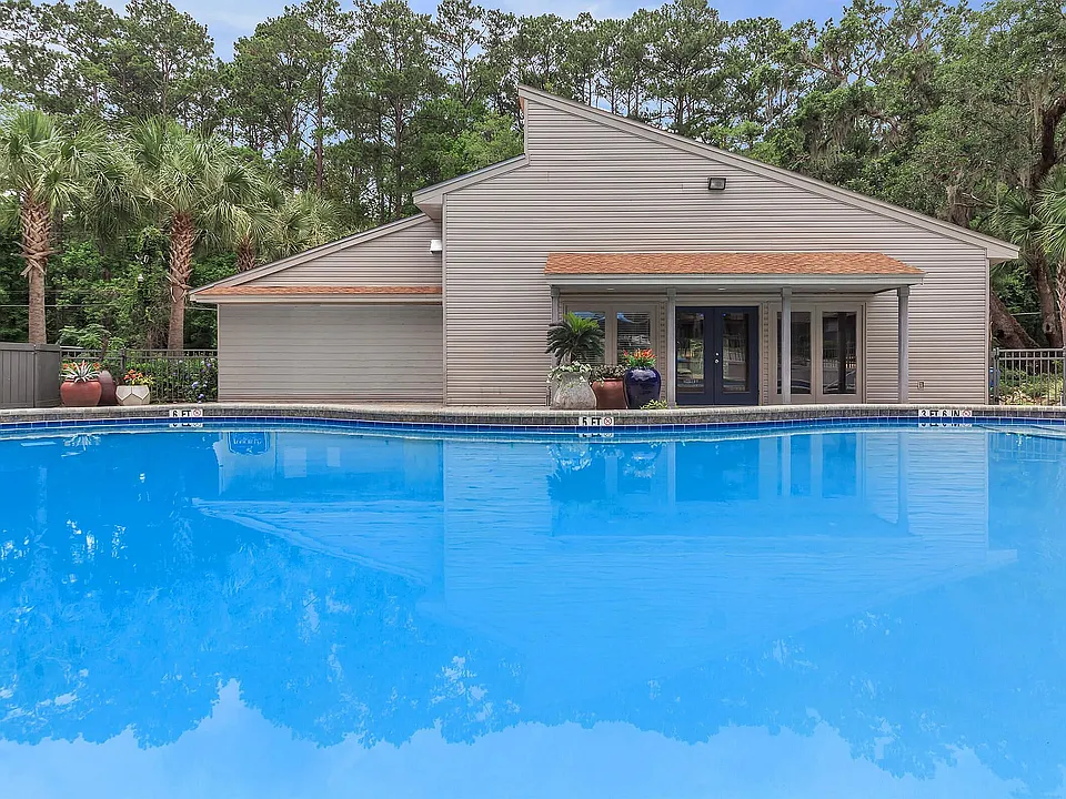 Swimming Pool Townhomes at 770