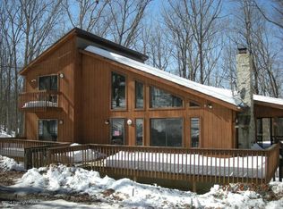 755 Cornwall Pl, Bushkill, PA 18324