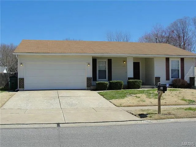 1261 Greenway Chase Dr photo 1