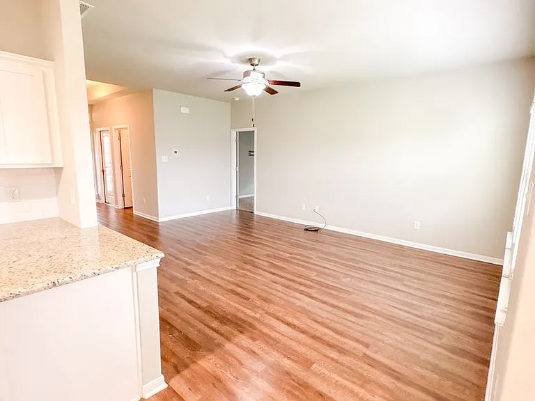 7507 Park Mdw — Photo 2