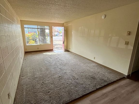 4th image of 1668 Ferry St #8