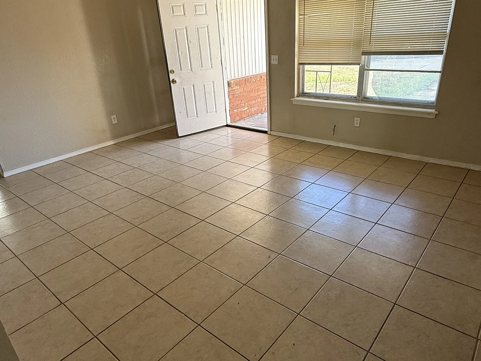 1420 Tanglewood Drive - 1 — Photo 2