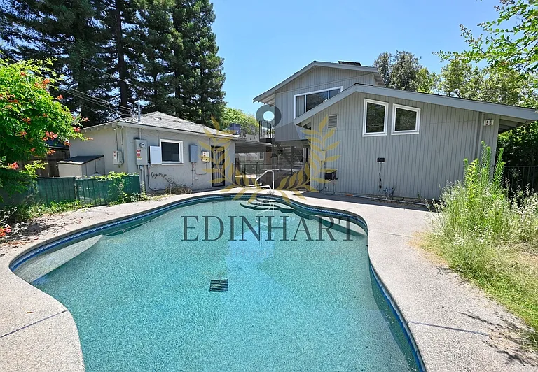 145 E University Ave — Photo 45