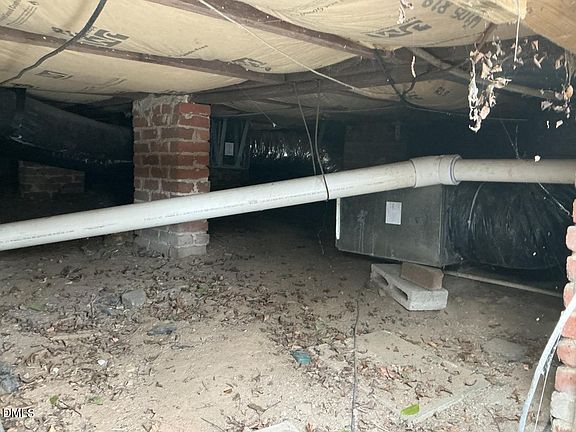 5th image of 627 Church St