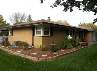 2027 S East Ln, New Berlin, WI 53146