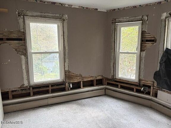 5th image of 94 Reed St