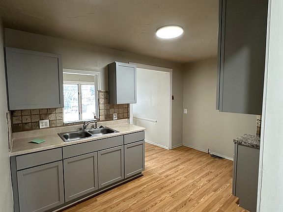 4th image of 28736 Essex St