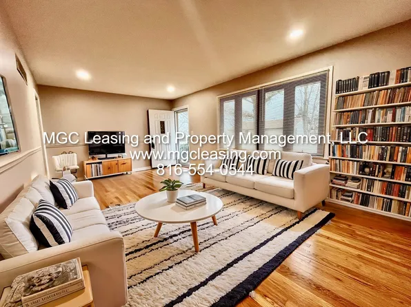 102 SE 9th St, Lees Summit, MO 64063