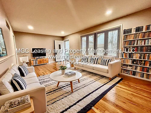 102 SE 9th St Photo 1
