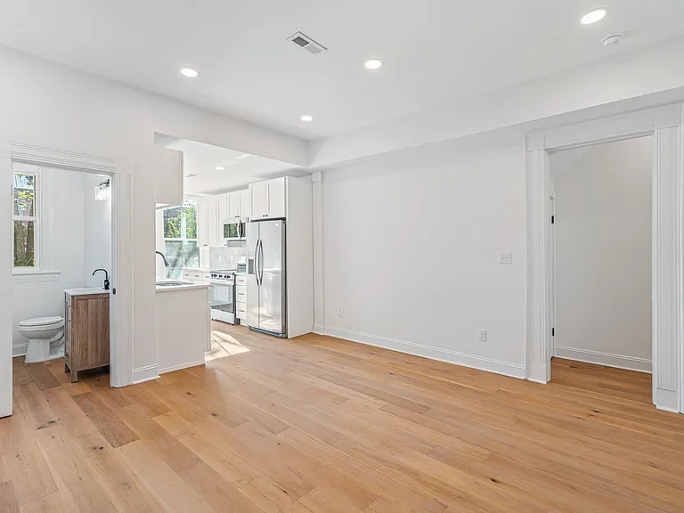 513 N Central St #1 — Photo 13