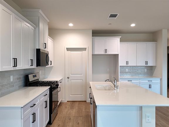 3rd image of 8417 Estes Way