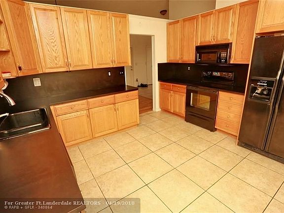 5th image of 10520 NW 71st Pl
