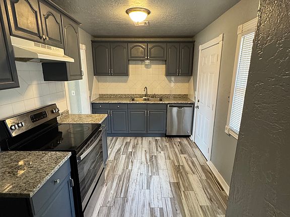 Grainte and stainless Steel appliances.