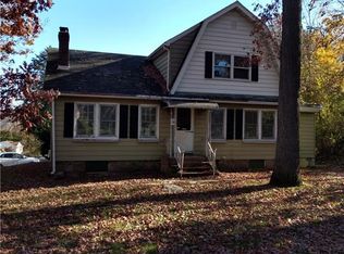 2 Rocky Ln, New Windsor, NY 12553