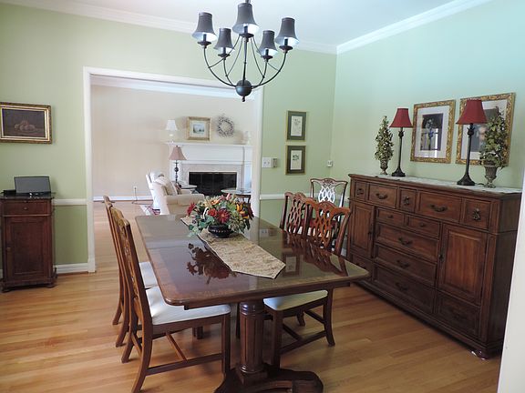 Formal Dining Room 