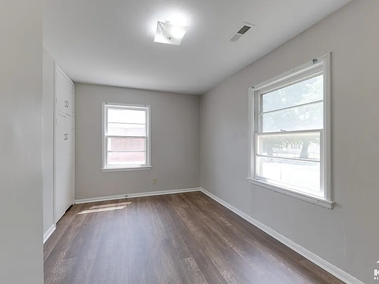 1848 N Green St — Photo 9