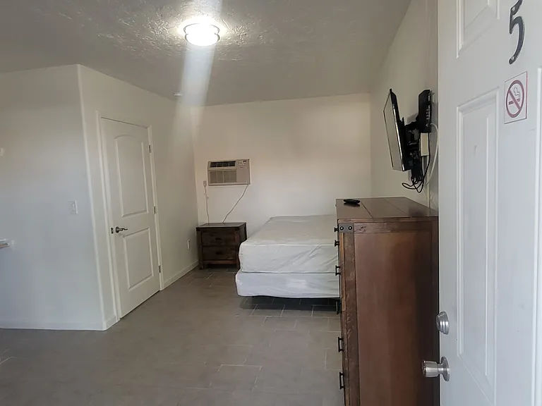 1302 N Date St #15 — Photo 5