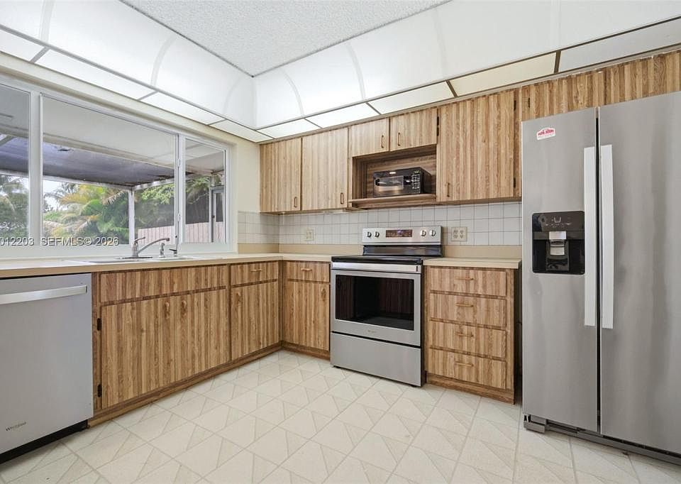 1st image of 920 NW 92nd Ave #0