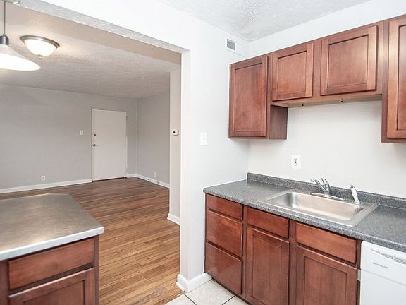 5th image of 140 E 19th St #12