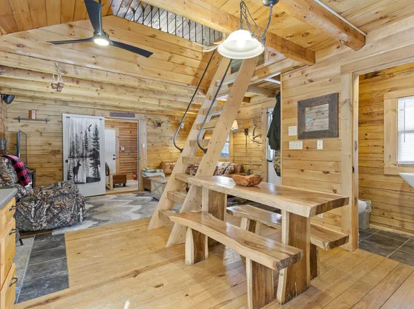 11 Beard Lane, Grafton, NH 03240