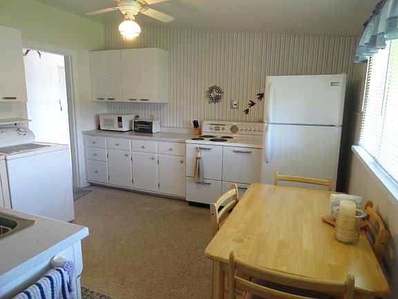 3rd image of 15 Cedar St