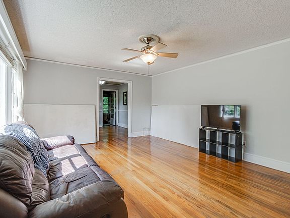 4th image of 24 Harrell Rd