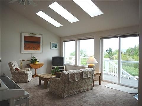 4th image of 1022 Bayshore Dr