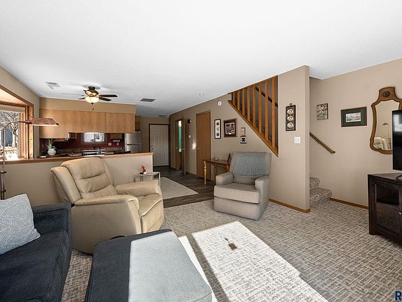 2nd image of 1117 S Newport Pl