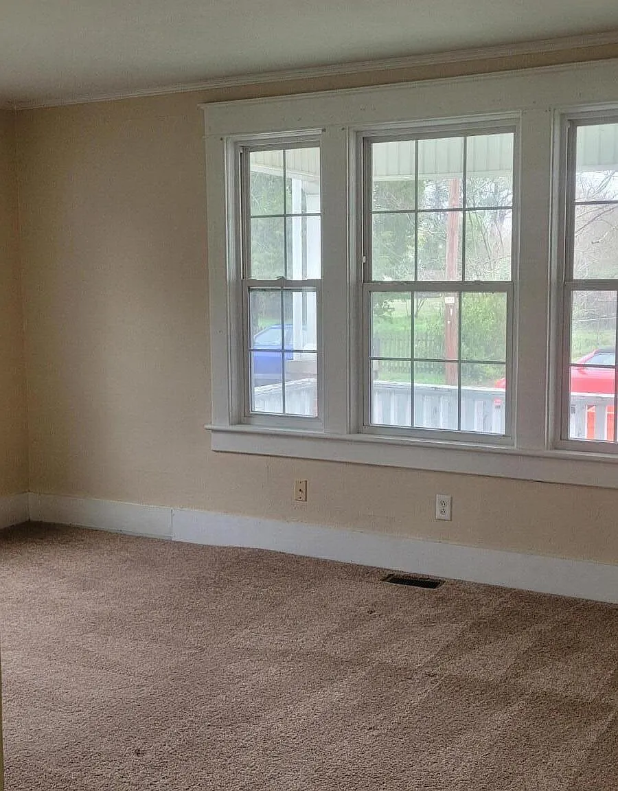 3 bed, 1.0 bath, $1,395 — Photo 2