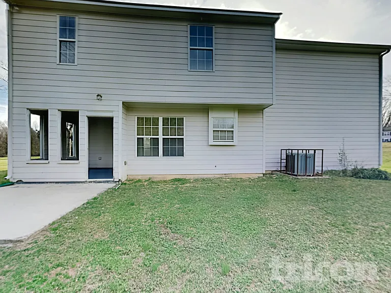936 Edgewood Ln — Photo 20