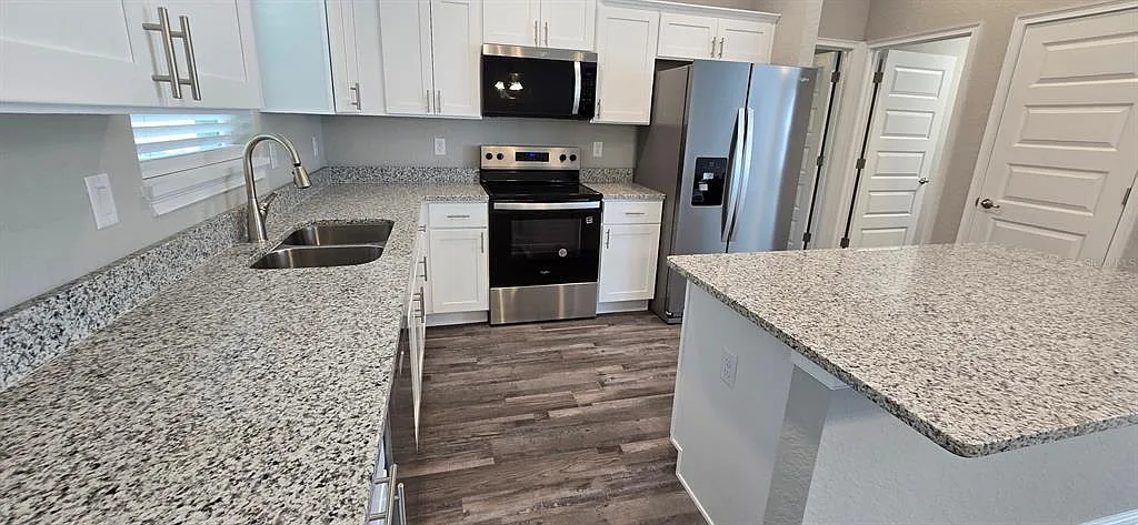 3 bed, 2.0 bath, 1453 sqft, $1,650 — Photo 4