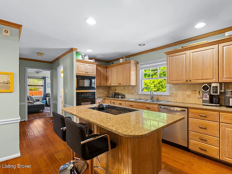 10807 Helmsdale Ln — Photo 3