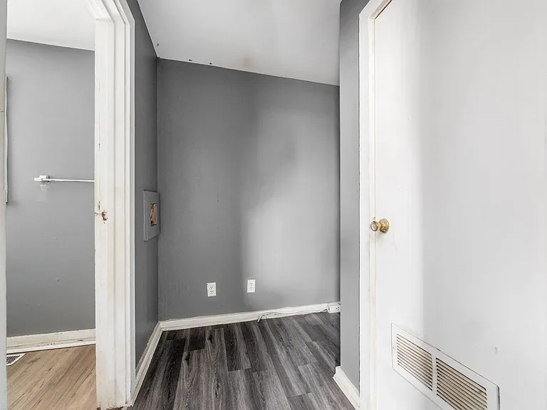 54-56 Benfield Ave — Photo 13