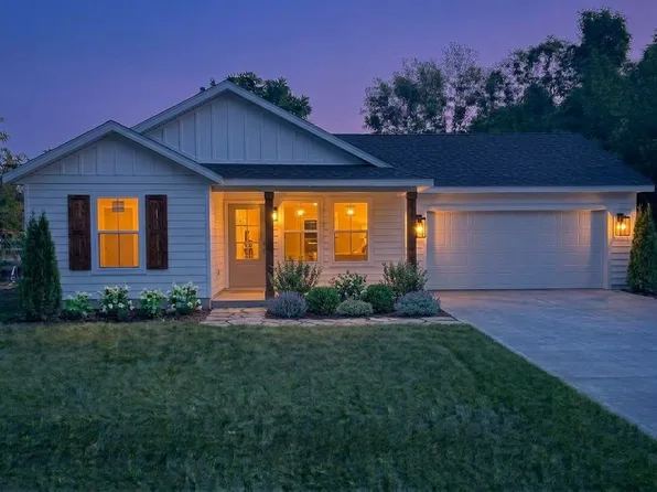 309 S Walnut St, Dixon, MO 65459