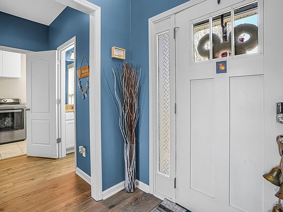 4th image of 205 Hedgewood Ln
