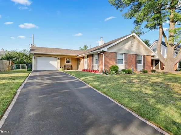 7 Boxwood Ln, Willingboro, NJ 08046