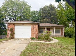 2 Sunnydays Ct, Saint Charles, MO 63303